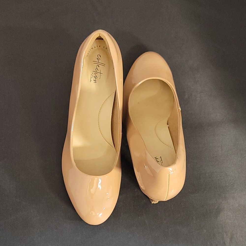 CLARKS COLLECTION ROUND TOE SLIP-ON PUMP - Picture 3 of 16